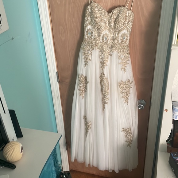 LAST CALL Beautiful strapless prom dress or formal gown - Picture 5 of 9